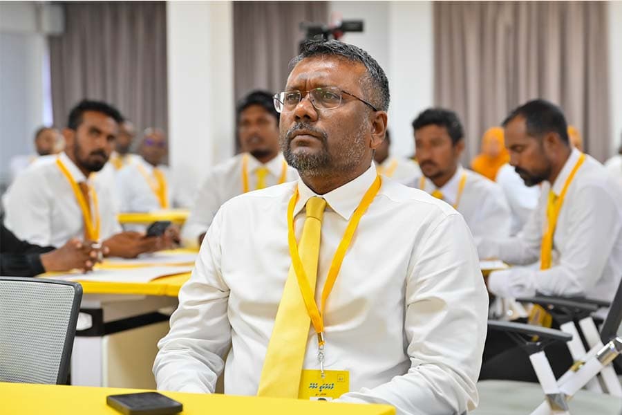 ޓެކްސީ ޑްރައިވަރުން ހައްޔަރު ކުރުމުން ކަންބޮޑުވޭ، ދޫކޮށްލާ: ފައްޔާޒު