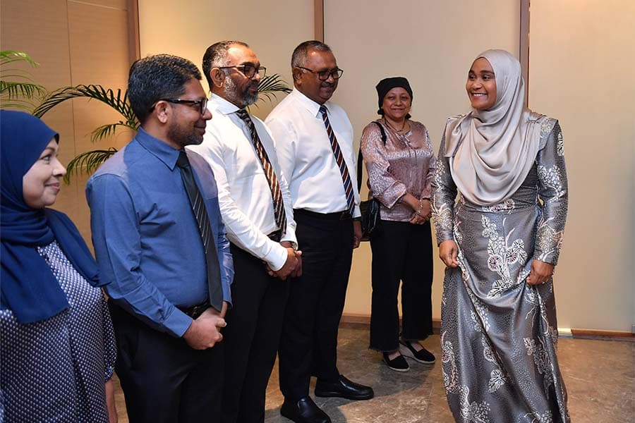 ރައީސްގެ އަނބިކަނބަލުން ޓެންޒޭނިއާއަށް ފުރާވަޑައިގެންފި