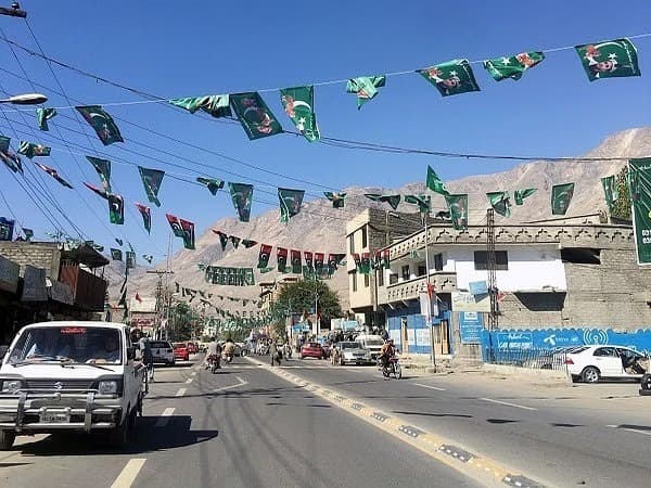 ޕާކިސްތާނުން ބައެއް މުއައްސަސާތައް ވިއްކާލަނީ