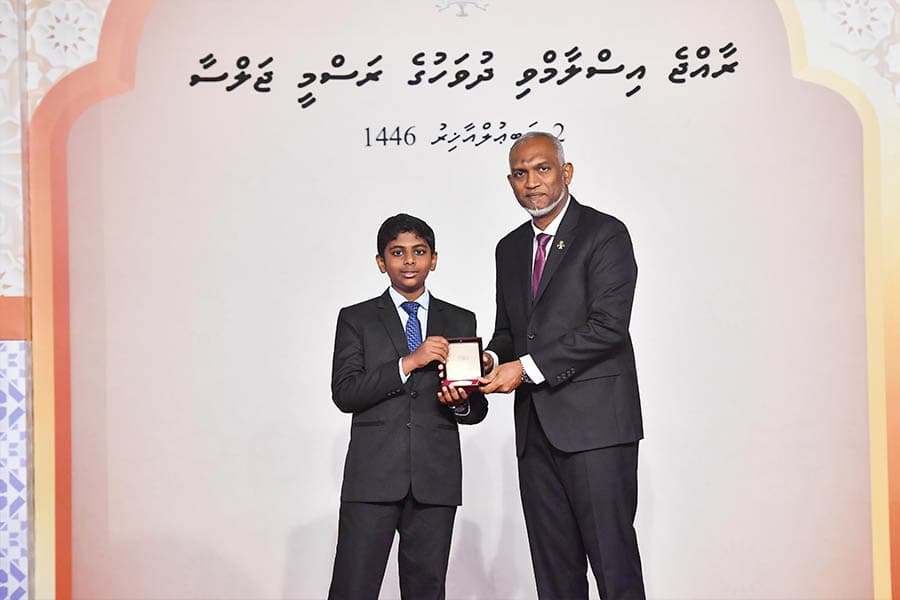 އަށާވީސް ބޭފުޅަކު ޤުރުއާން ހިތުދަސްކުރައްވައިފި