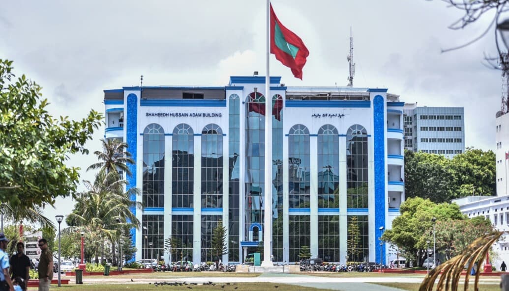 ތޫނު އެއްޗަކުން މީހަކަށް ހަމަލާ ދިން މައްސަލައެއް ބަލަން ފަށައިފި
