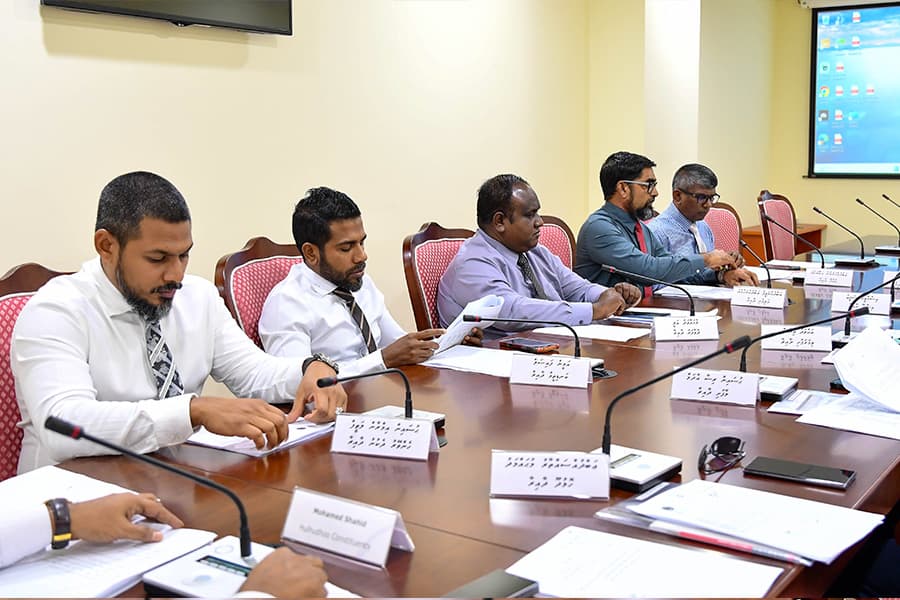 ޒިޔާ މަޖިލީހުން ވަކިކުރި މައްސަލައިގެ ކޮމިޓީ ބައްދަލުވުން ސިއްރު