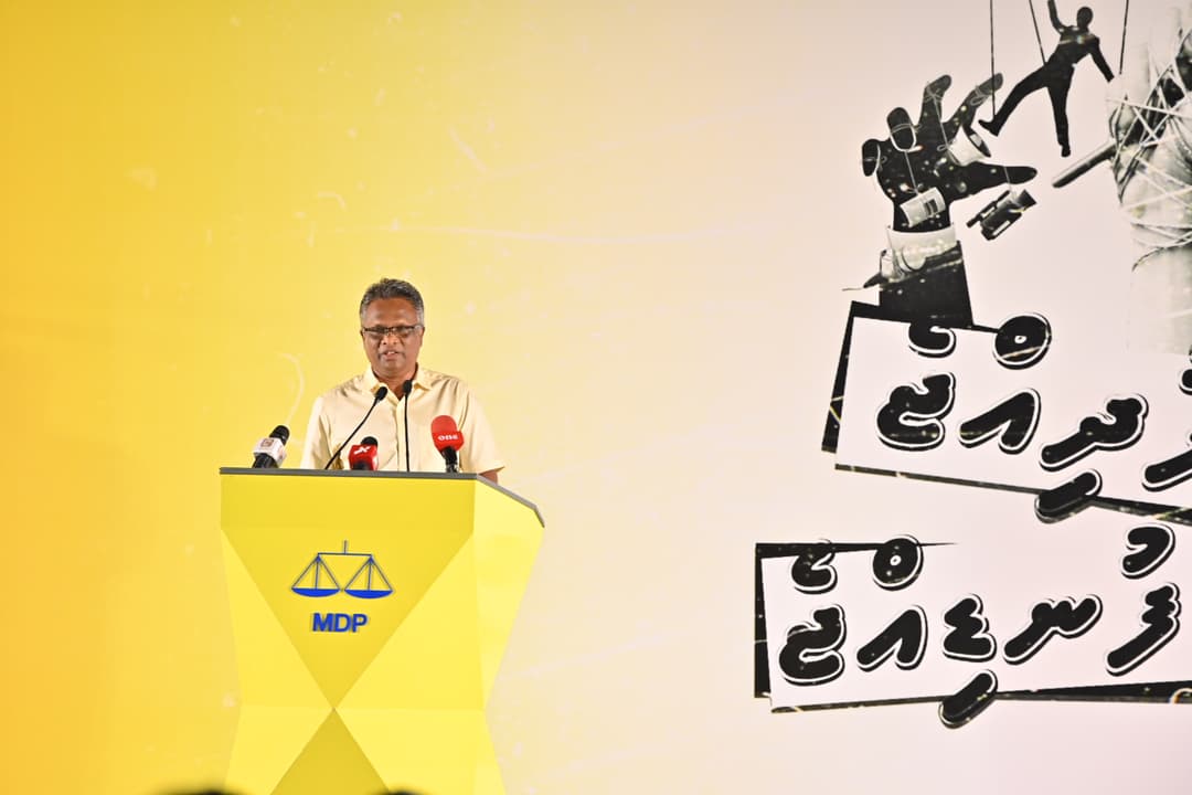 އެމްޑީޕީ ސަރުކާރުންވާނީ ކޮންމެ އެގާރަ ދުވަހަކުން ޕްރޮޖެކްޓެއް ނިންމާފައި: އާޒިމް