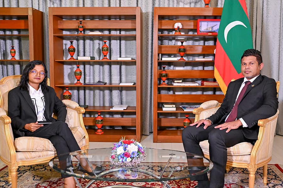 ޑރ. މުއިއްޒު ދިވެހިވަންތަ ވެރިމެއް ކުރައްވާނޭކަން ބޭރު މީހުންނަށް އެނގޭ