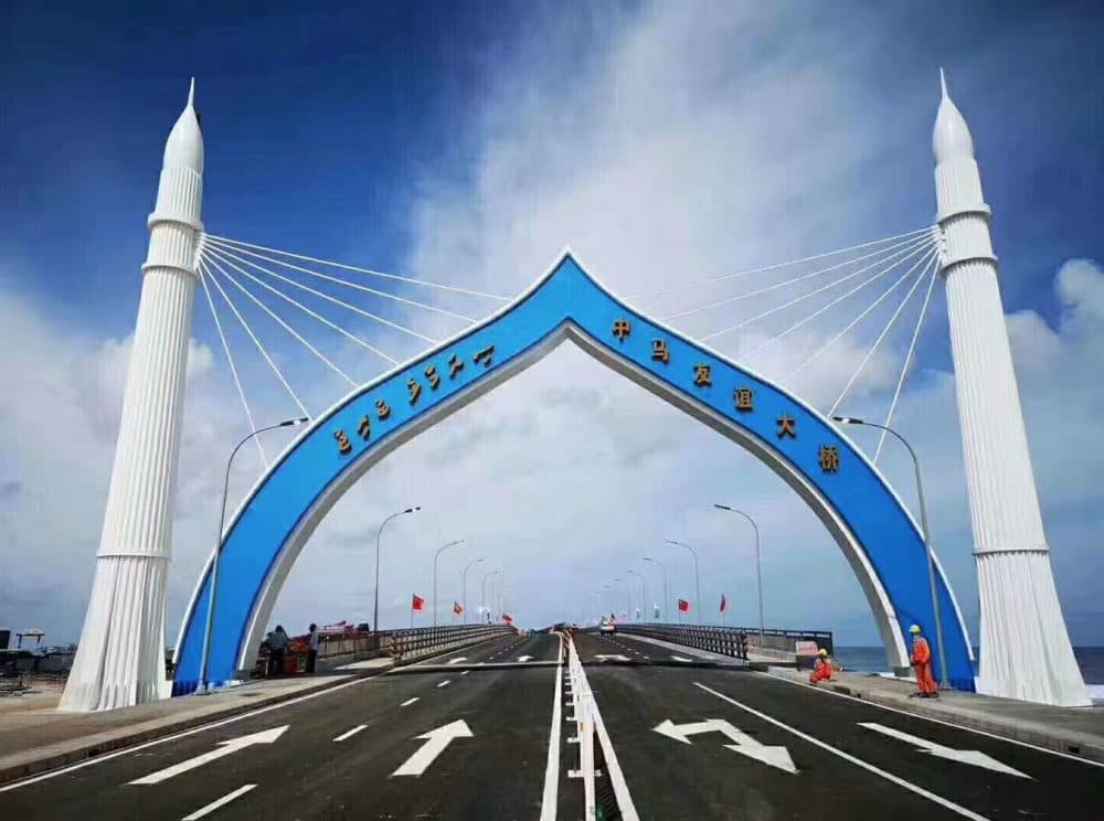 ބްރިޖު ފެންސްގައި ސައިކަލެއްޖެހި މީހަކަށް އަނިޔާވެއްޖެ