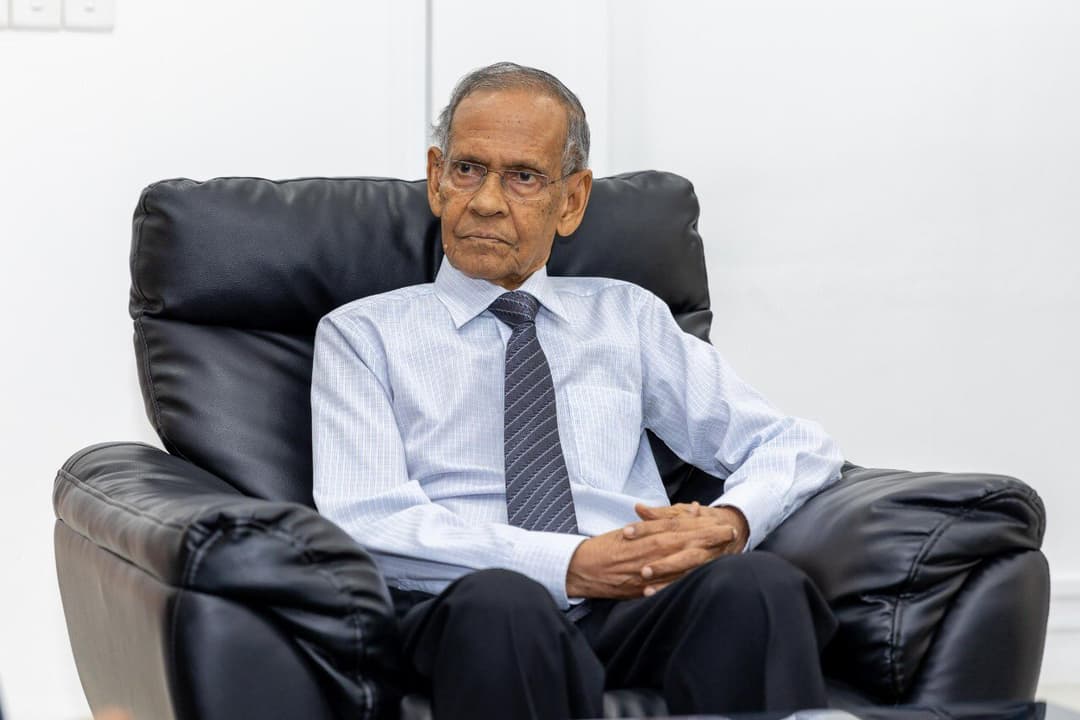 ތައުލީމަށް ޚިދުމަތް ކުރުމުގެ އެންމެ މަތިވެރި ޝަރަފު ޑރ. ޒާހިރު ޙުސައިނަށް އަރުވަނީ