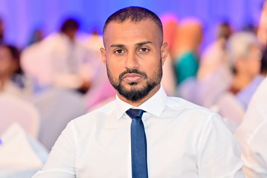 ފެނަކަ އެމްޑީ މުއާޒު އިސްތިއުފާ ދެއްވައިފި