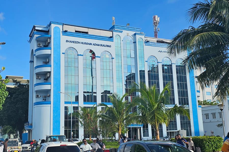 ރޭ މާލޭގައި ތިން މާރާމާރީއެއް ހިންގައިފި