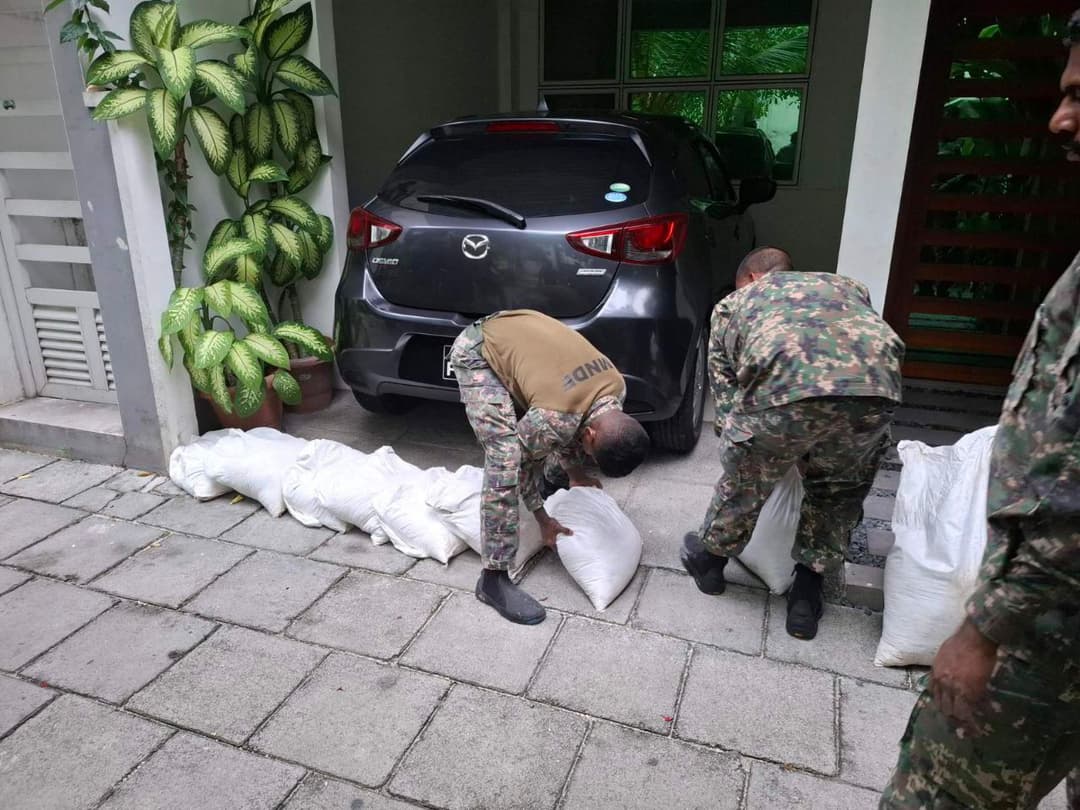 ރައްކާވެ ތިބިއްޔާ ދަތުރު: މާލޭގައި ހާހުން ވެލިބަސްތާ ޖަހައިފި