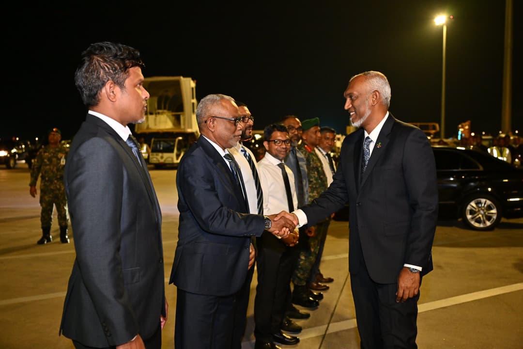 ރައީސް މުއިއްޒު އެސްޓޯނިއާއަށް ވަޑައިގެންފި