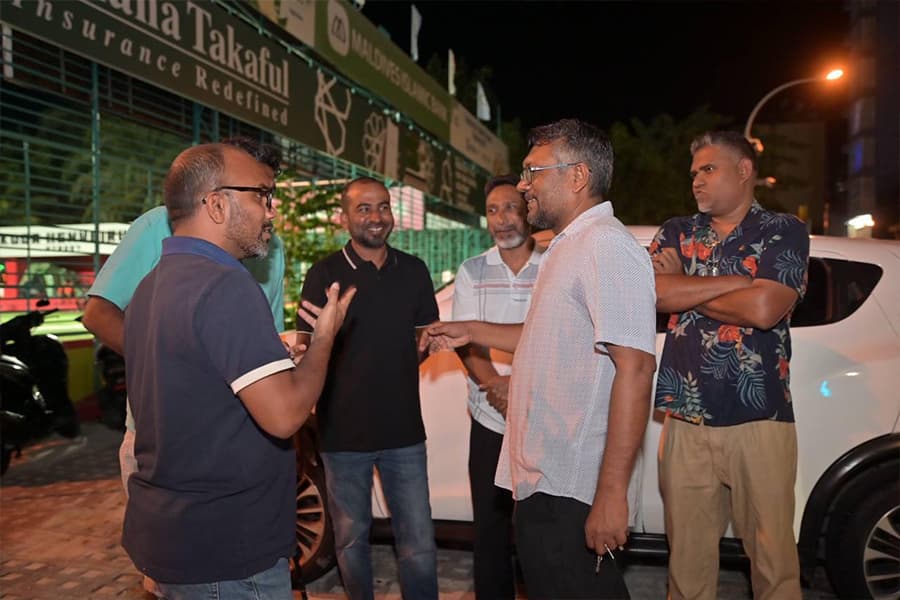 އެމްޑީޕީ ރައީސާއި ޗެއަރޕާސަން އަތުގުޅާލައިފި މާދަމާ މަސްމާރުކޭޓަށް