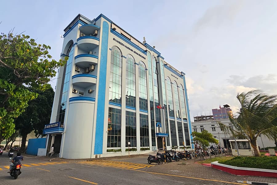 މާރާމާރީ ހިންގަން އުޅޭކަމުގެ ތުހުމަތުގައި ހަ މީހަކު ހައްޔަރު ކޮށްފި