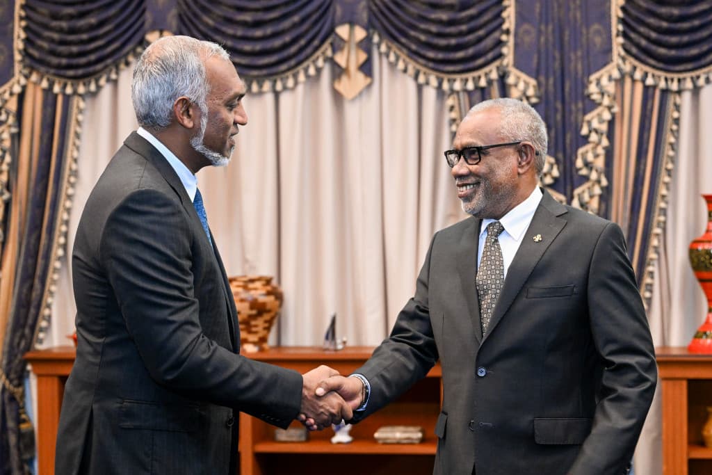 ރައީސް މުއިއްޒު، މަޖިލީހުގެ ރައީސާ ބައްދަލު ކުރައްވައިފި