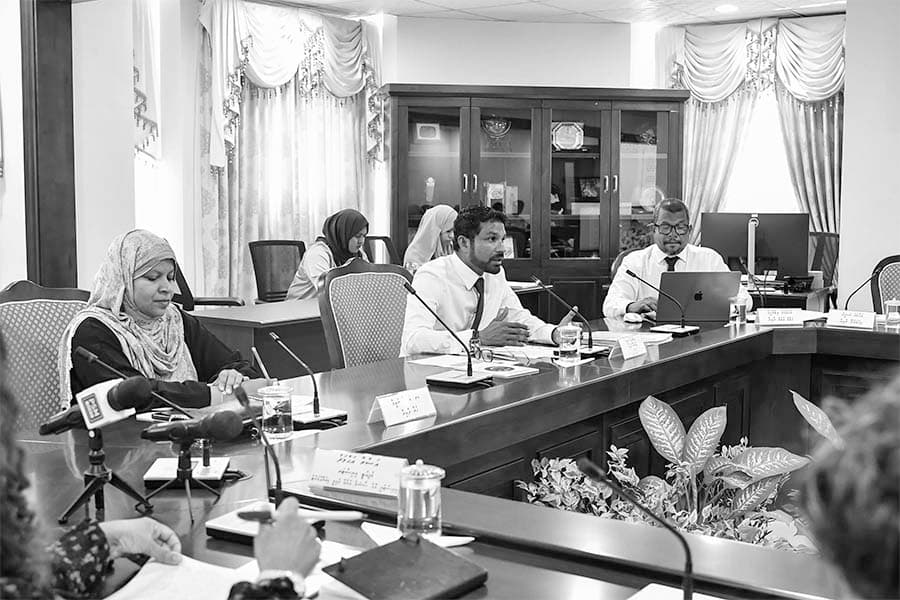 ދިވެހި އަންހެނެއްގެ ތިން ފިރިން: ފެމިލީ ކޯޓް