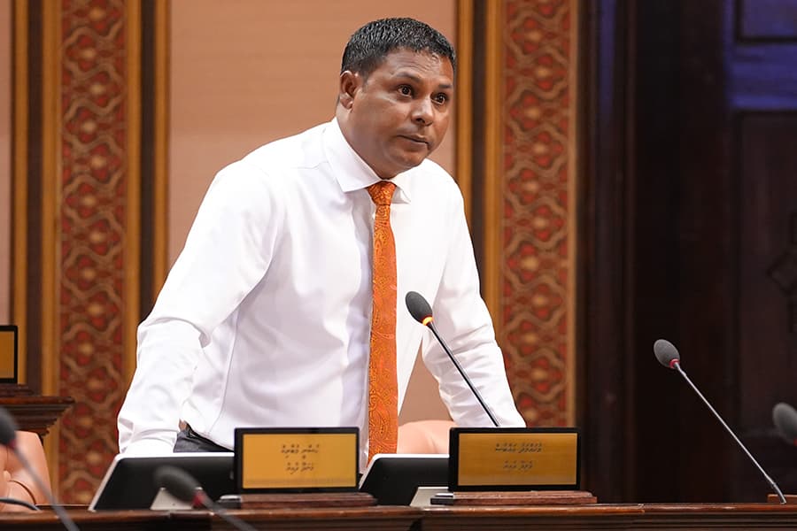 ރިޝްވަތު ބަހައި ފަލާހު ދަނީ މަޖިލިސް ހަރާބު ކުރަމުން: އައްބާސް