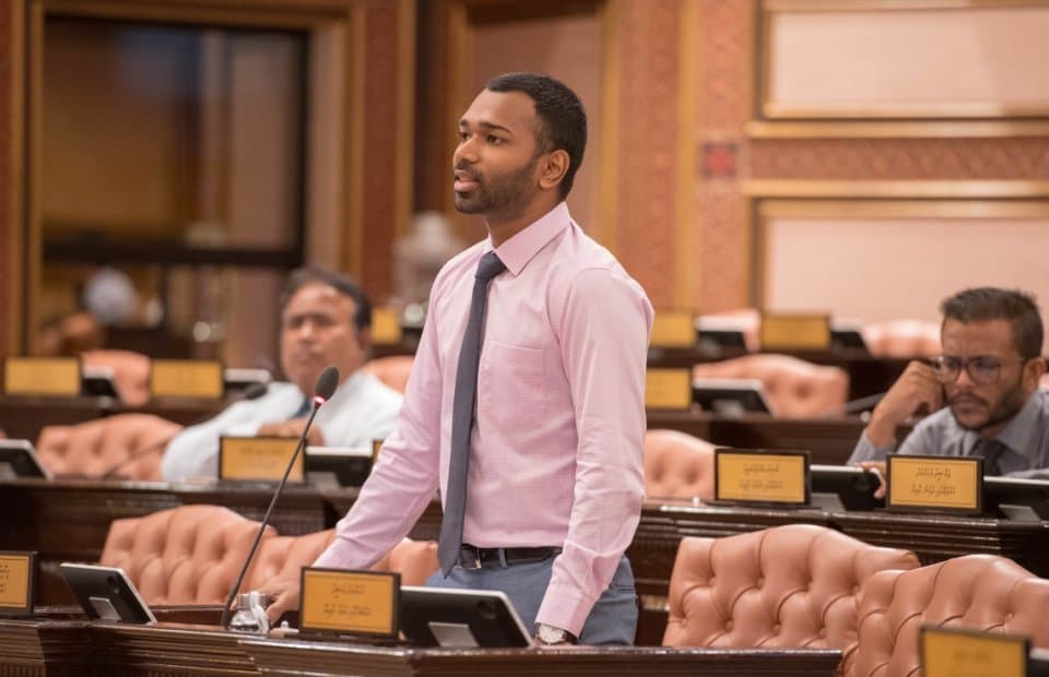 ވަޒީރުންނާ ސުވާލު ކުރުމަށް ރައީސް ހުރަސްއަޅުއްވާ: މީކާއީލް