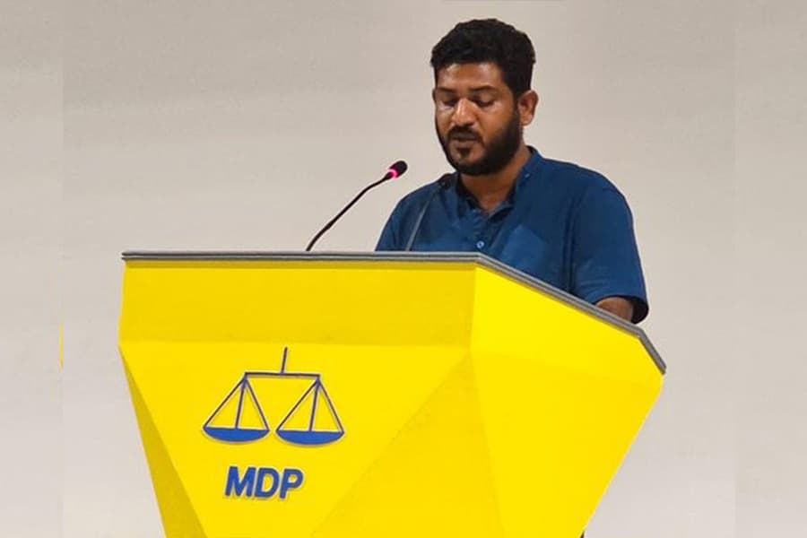 މޭޑޭއާ ދިމާކޮށް އެމްޑީޕީގެ ދެ މެންބަރަކު ވެމްކޯގެ ވަޒީފާއިން ވަކިކޮށްފި