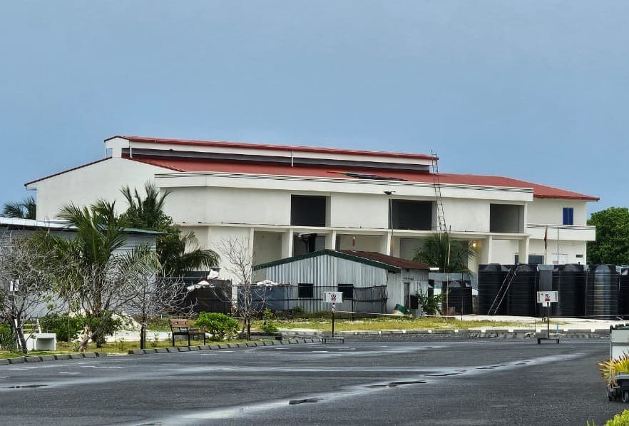 ފަރެސްމާތޮޑާ ކުރީގެ އިންޖީނުގެ އެއާޕޯޓަށް، ރައްޔިތުން ދުމުން ސަލަމާތްވެއްޖެ