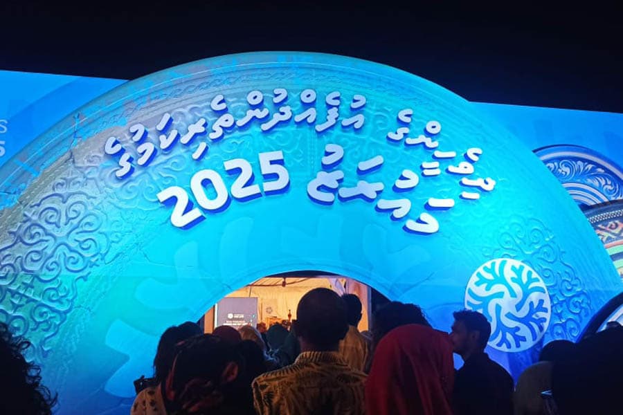 މައުރަޒުގައި ބާރަށް ލަވަ ޖަހާތީ އާންމުންނަށް އުނދަގޫވަނީ