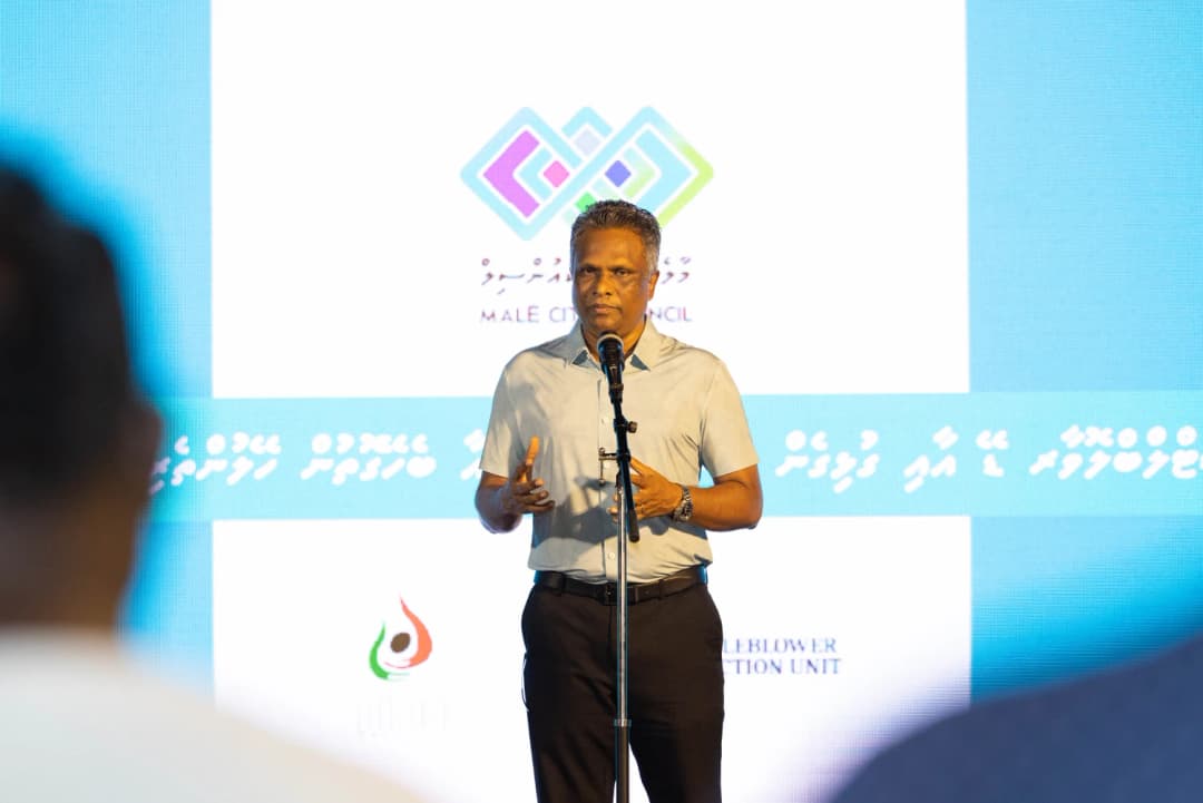 ރައްޔިތުންގެ އިތުބާރު ލިބޭނީ ދެ ފުށްފެންނަ ގޮތަށް މަސައްކަތް ކޮށްގެން: މޭޔަރ