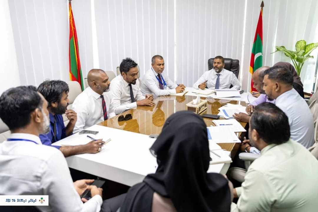 ފަސް އަތޮޅެއްގެ ވެރީން މިނިސްޓަރ ރާފިއުއާ ބައްދަލު ކުރައްވައިފި