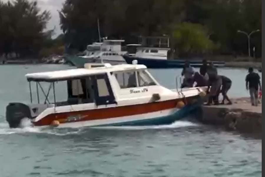 ލޯންޗެއް ކޮންޓްރޯލް ނުވެގޮސް ޖެޓީގައިޖެހި ބަޔަކަށް އަނިޔާވެއްޖެ