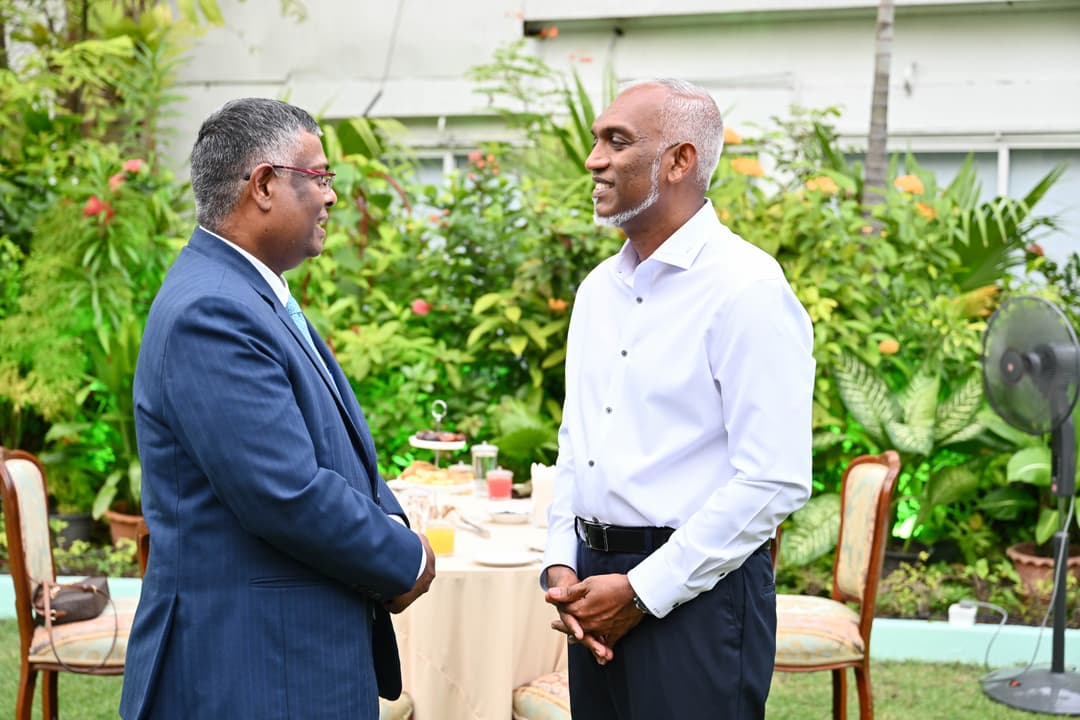 "ނެއިބަރހުޑް ފަސްޓް"