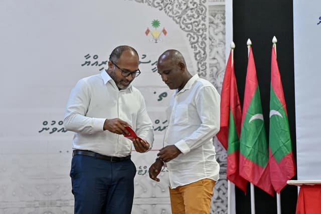 ވިލުފުށީގައި ޕާސްޕޯޓުގެ ޚިދުމަތް ފަށައިފި