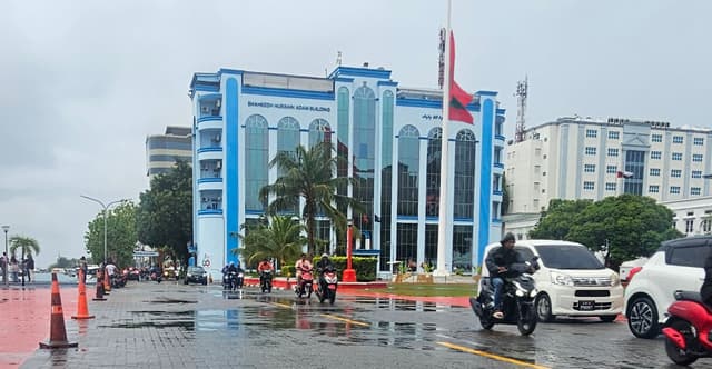 ނޭވާލާން އުނދަގޫވި އަންހެނަކަށް ފަރުވާ ދެމުން ދަނިކޮށް ނިޔާވެއްޖެ