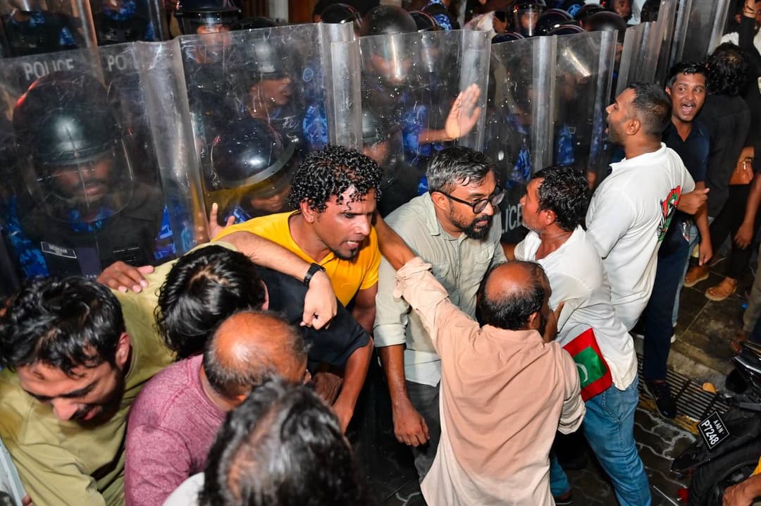 ލޫޓުވައިފި: ހަ މީހަކު ފަނަރަ ދުވަހަށް ބަންދު ކުރަން އަމުރު ކޮށްފި