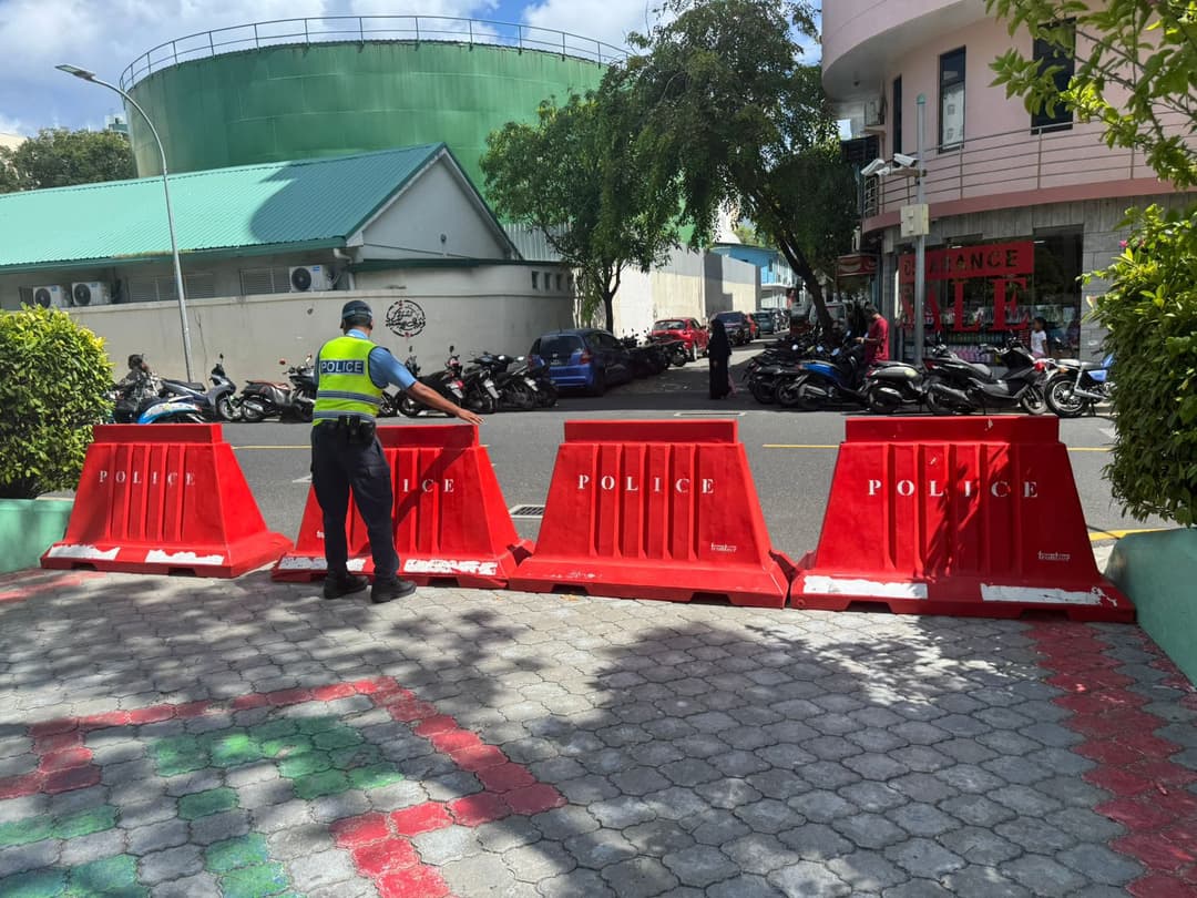 މާލޭގެ އެކިސަރަހައްދުތައް ބަންދު ކުރަނީ