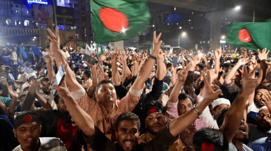 އަވާމީ ލީގްގެ މުޒާހަރާއަކަށް ހަމަލަ ދީ މީހުން ހައްޔަރުކޮށްފި