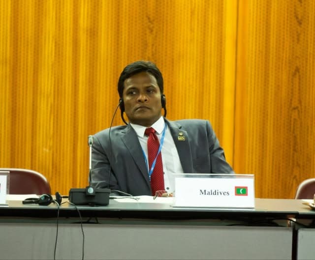 ކޮންމެ އަތޮޅެއްގައި ގަވަރުނަރަކު ހުންނަންޖެހޭ: އުމަރު