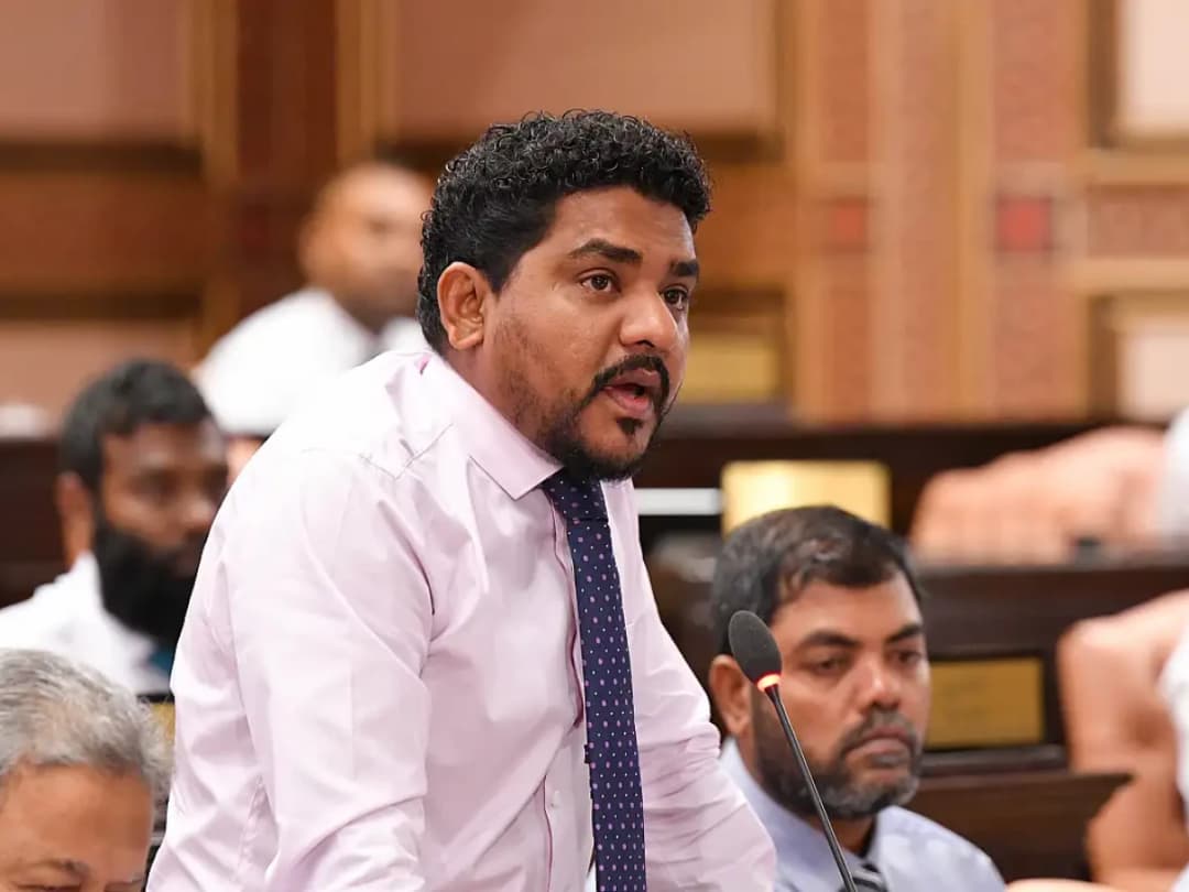މިނިސްޓަރު އިޙްސާނަށް ވޯޓުދިނީ އަމިއްލަ ވިސްނުމުގައި: މައުރޫފް