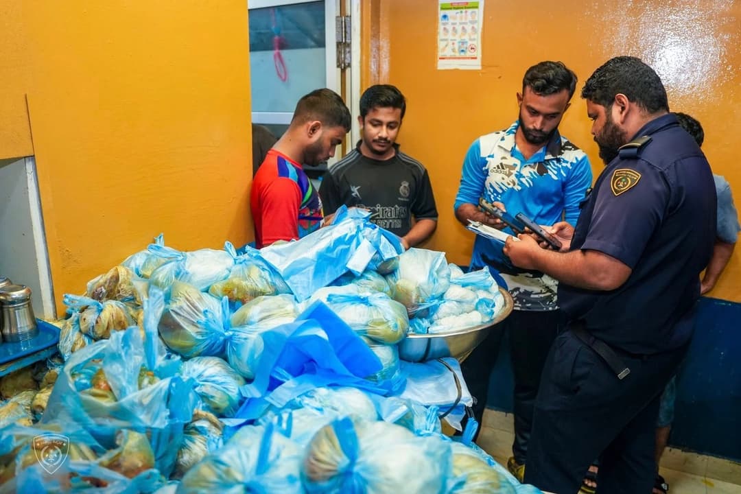 ބިދޭސީއަކު ހައްޔަރުކޮށް، ތިން ބިދޭސީއަކަށް ނޯޓިސް ދީފި