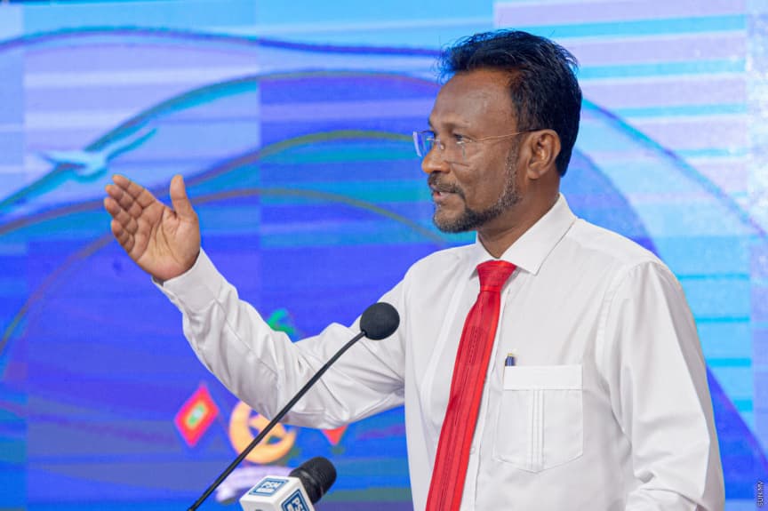 ދިވެހިބަހުގެ އެކަޑަމީގެ ރައީސް ޑރ. އަޝްރަފު އިސްތިއުފާ ދެއްވައިފި