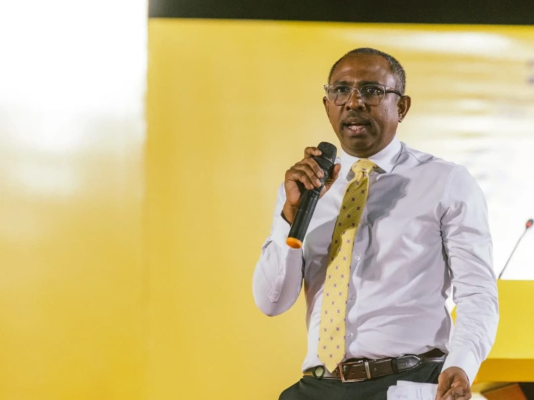ޢަލީ ޢާޒިމް މޭޔަރު ކަމަށް: ޒުވާނުންނަށް އިޖުތިމާޢީ މަރުކަޒުތައް!