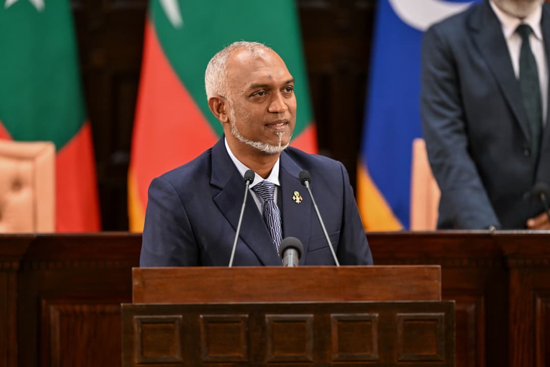 ފޯޅަވަހި މޮރިޝަސްއަށް ދިނުމަށް ނިންމި ނިންމުމާ ރާއްޖެ ދެކޮޅު: ރައީސް