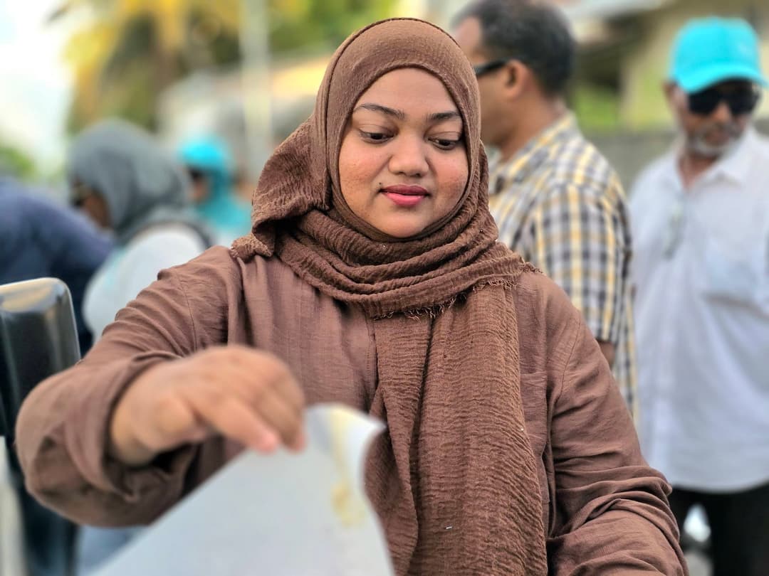 އީންގެ ފަހުބަސް: ޚިދުމަތް ކޮށްދޭނީ ރައްޔިތުންގެ ވިންދާ އެއްގޮތަށް!