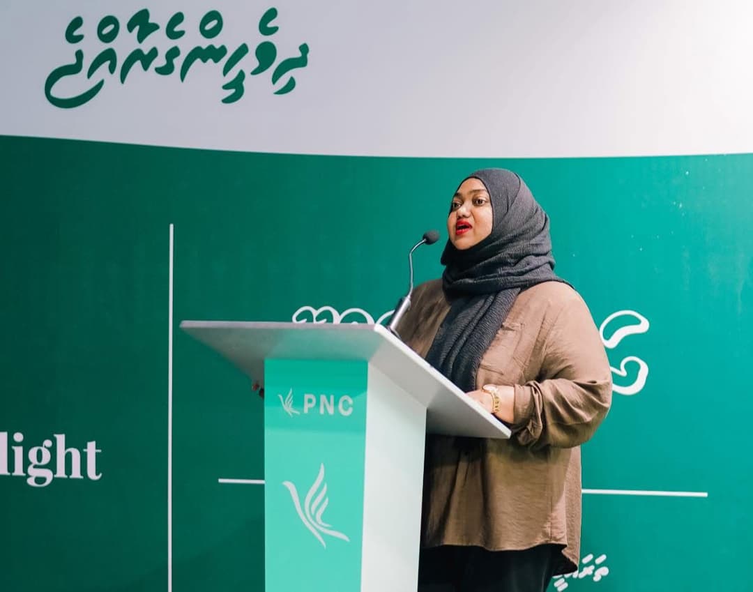 އައްޑޫ އަންހެނުން ވެގެންދާނީ ބަސްބުނުމުގެ ފުރުސަތު އޮތްބަޔަކަށް: އީން