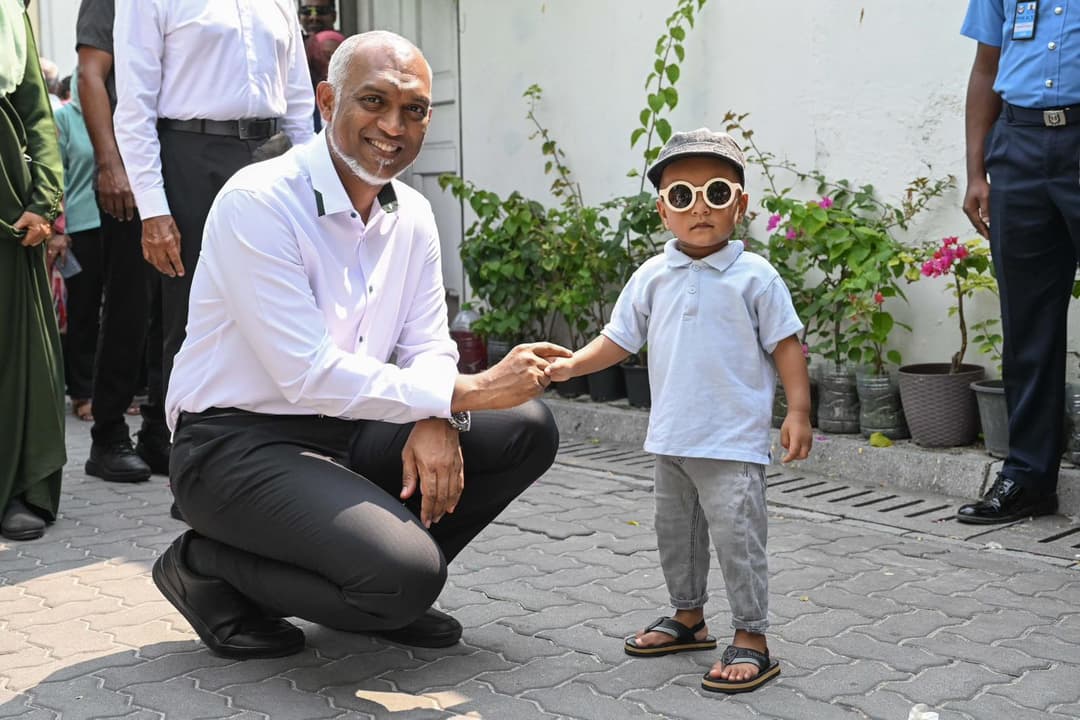 ވިލިމާލެއިން ރައީސަށް ދެންނެވީ ހޫނުމަރުޙަބާއެއް