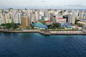 ގެއެއްގެ ދިހަވަނަ ބުރީން ވެއްޓުނު މީހަކަށް ހޮސްޕިޓަލުގައި ފަރުވާދޭން ފަށައިފި