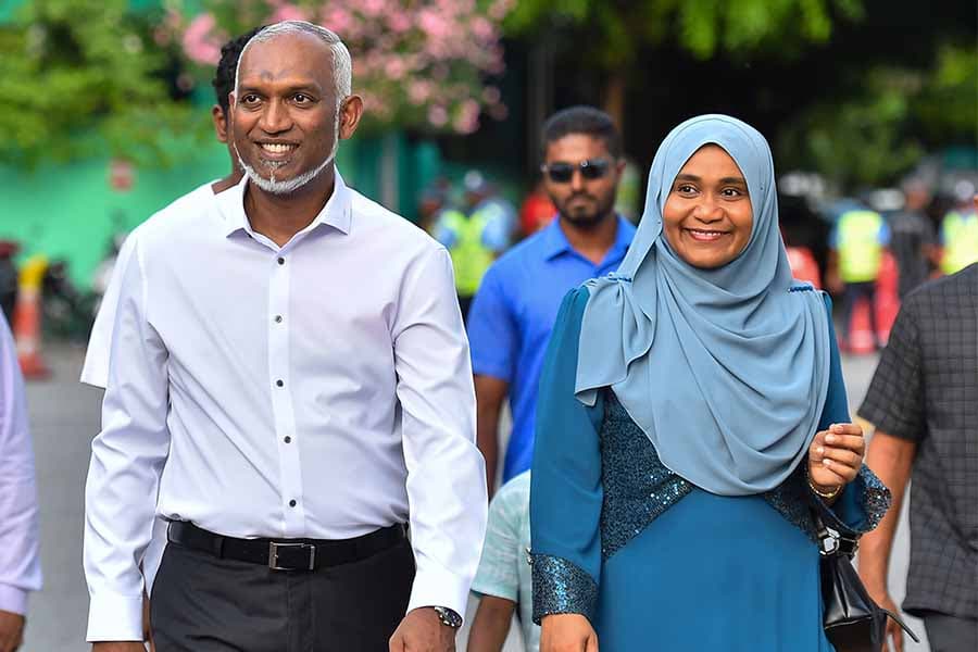 ރައީސްގެ ދެކަނބަލުން މާދަމާ ޢުމްރާއަށް ވަޑައިގަންނަވަނީ
