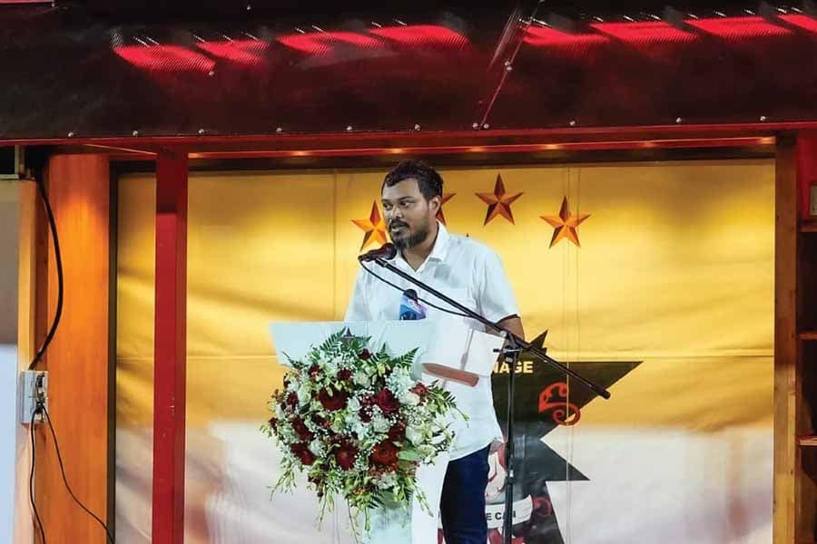 ގަލޮޅު ދެކުނަށް ބެސްޓު ޗޮއިސް އުހުދު ޝަރީފް