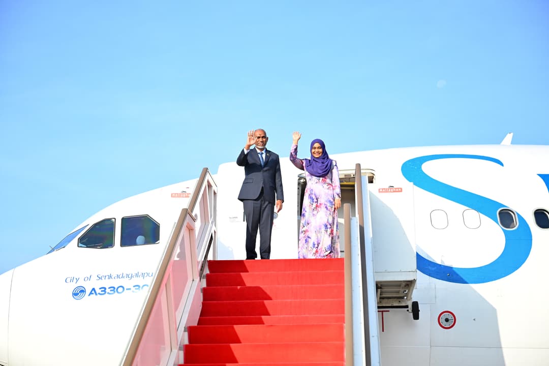 ސްރީލަންކާއަށް ކުރެއްވި ދަތުރުފުޅަށްފަހު ރައީސް މާލެ ވަޑައިގެންފި