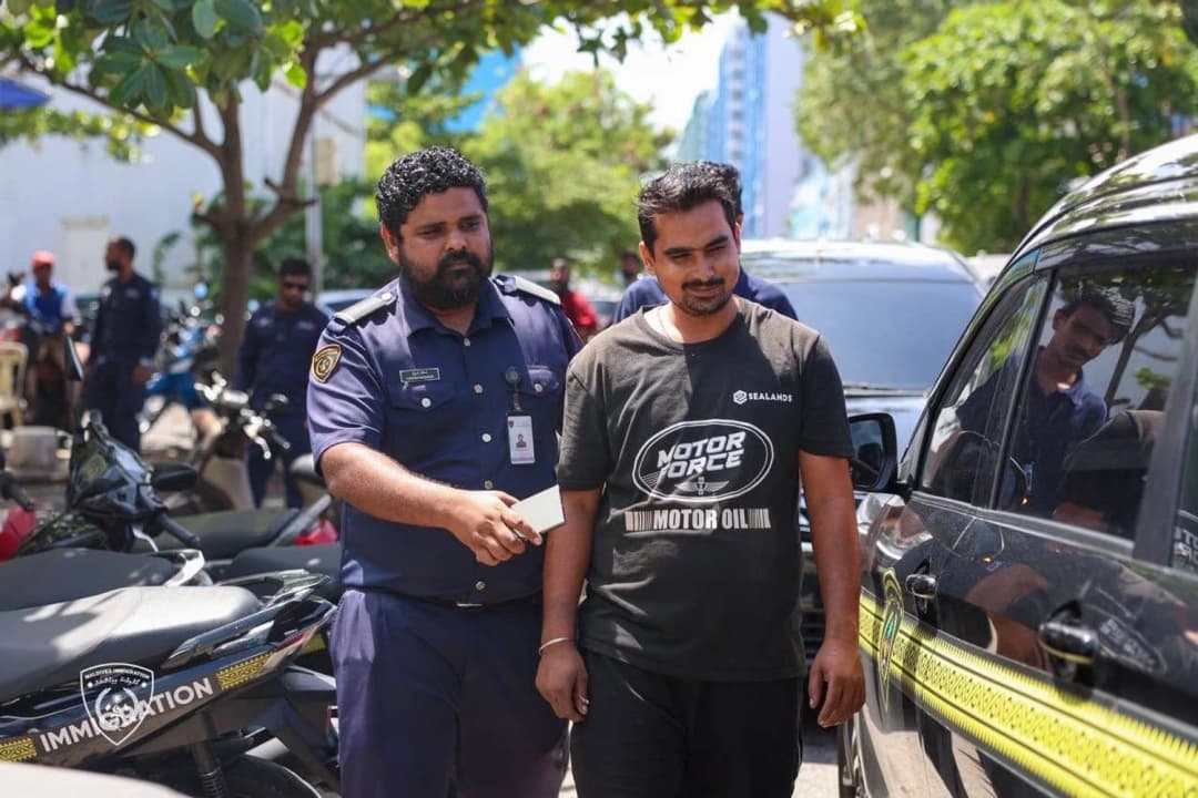 ޤަވާޢިދާ ޚިލާފަށް އުޅެމުންއައި ބާރަ ބިދޭސީއަކު ހައްޔަރުކޮށްފި