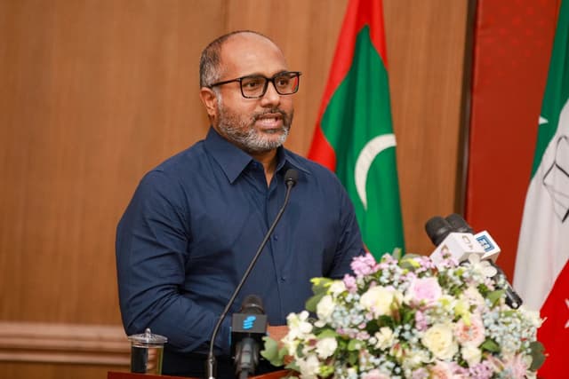 އެއްފަހަރާ ފަސް ސަތޭކަ މީހުންނަށް ފަރުވާދެވޭ ވަރުގެ ސެންޓަރެއް އަޅަނީ