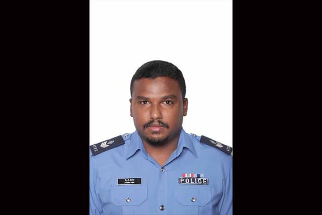 ލޯންޗުގައި ޑިއުޓީގައި ހުއްޓައި ފުލުހަކު ނިޔާވެއްޖެ