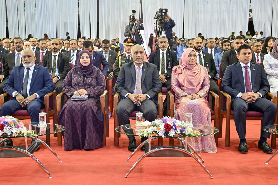 މިނިވަން ދުވަހުގެ ޖަލްސާ، ރައީސް ޝަރަފުވެރި ކޮށްދެއްވައިފި
