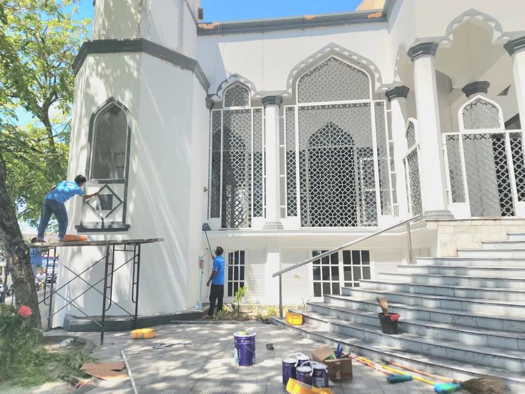 ވިޔަފާރިވެރީންގެ މިސްކިތުގެެ އާބާތުރަ ފިލުވުމުގެ މަސައްކަތް މޭޔަރު ބައްލަވާލައްވައިފި